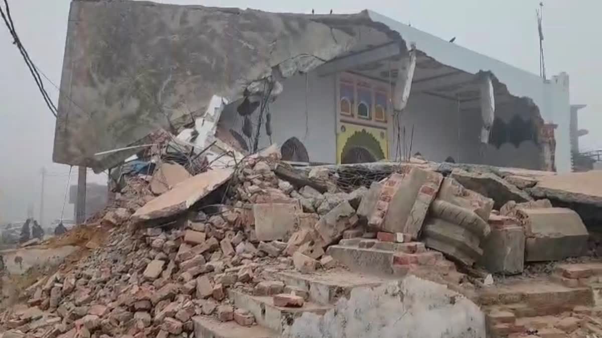 سنبھل میں بلڈوزر کارروائی! مسجد اور تین مکانات زمین بوس