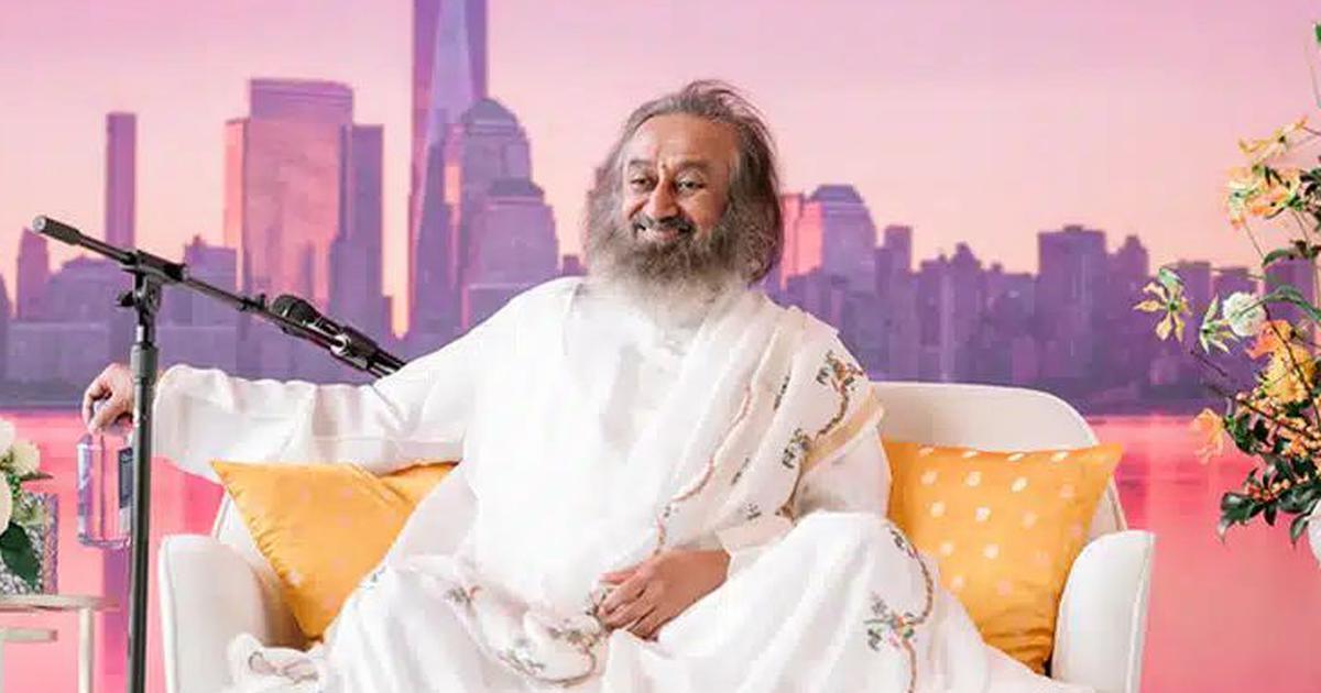 کرناٹک ہائی کورٹ کا شری شری روی شنکر کے خلاف تحقیقات روکنے کا حکم، زمین قبضے کیس میں عبوری راحت