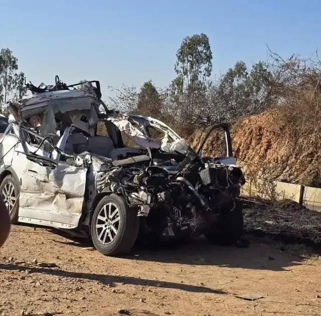 بنگلور : ہوسکوٹے کے قریب خوفناک سڑک حادثہ : کارکی ٹکر سے 6 طلبہ سمیت 7 افراد جاں بحق