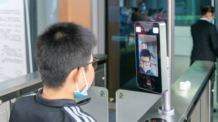 کرناٹک میں اسکولوں کی حاضری کے لیے فیس ریکگنیشن لازمی