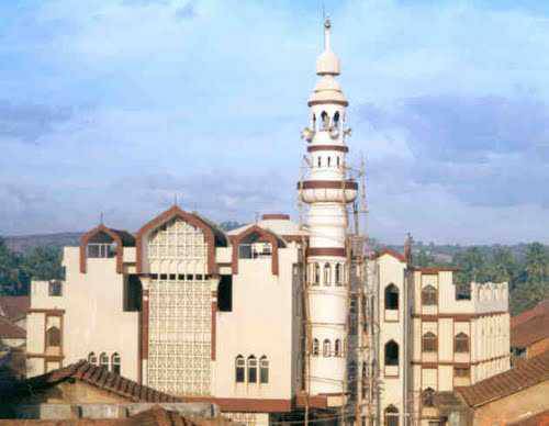 بھٹکل میں رمضان کا روحانی منظر: ہر مسجد میں چار تا پانچ حفاظ تراویح میں قرآنِ مجید سنا رہے ہیں