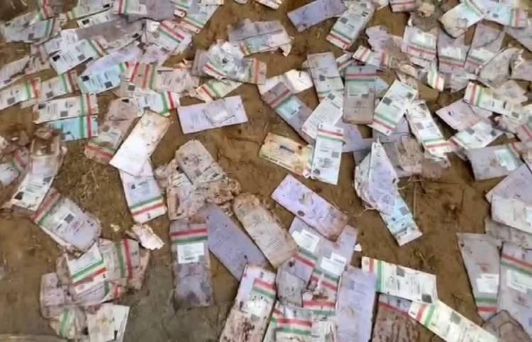 نیتراوتی ندی کے کنارے آدھار کارڈوں کا ڈھیر ملنے سے تشویش ، اسپیکر یو ٹی قادر نے تحقیقات کا مطالبہ کیا