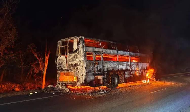 حیدرآباد سے آندھرا پردیش جانے والی نجی بس میں لگی اچانک آگ، 36 مسافر معجزاتی طور پر محفوظ
