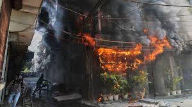 مالویہ نگر حادثہ: کثیر المنزلہ عمارت میں لگی بھیانک آگ نے 21 زندگیاں نگل لیں